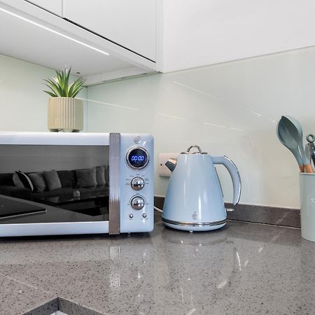 Luxury 4 Bedroom Flat With Stunning Shard View From Terrace In Central London! Next To Station, Sleeps 9 Buitenkant foto