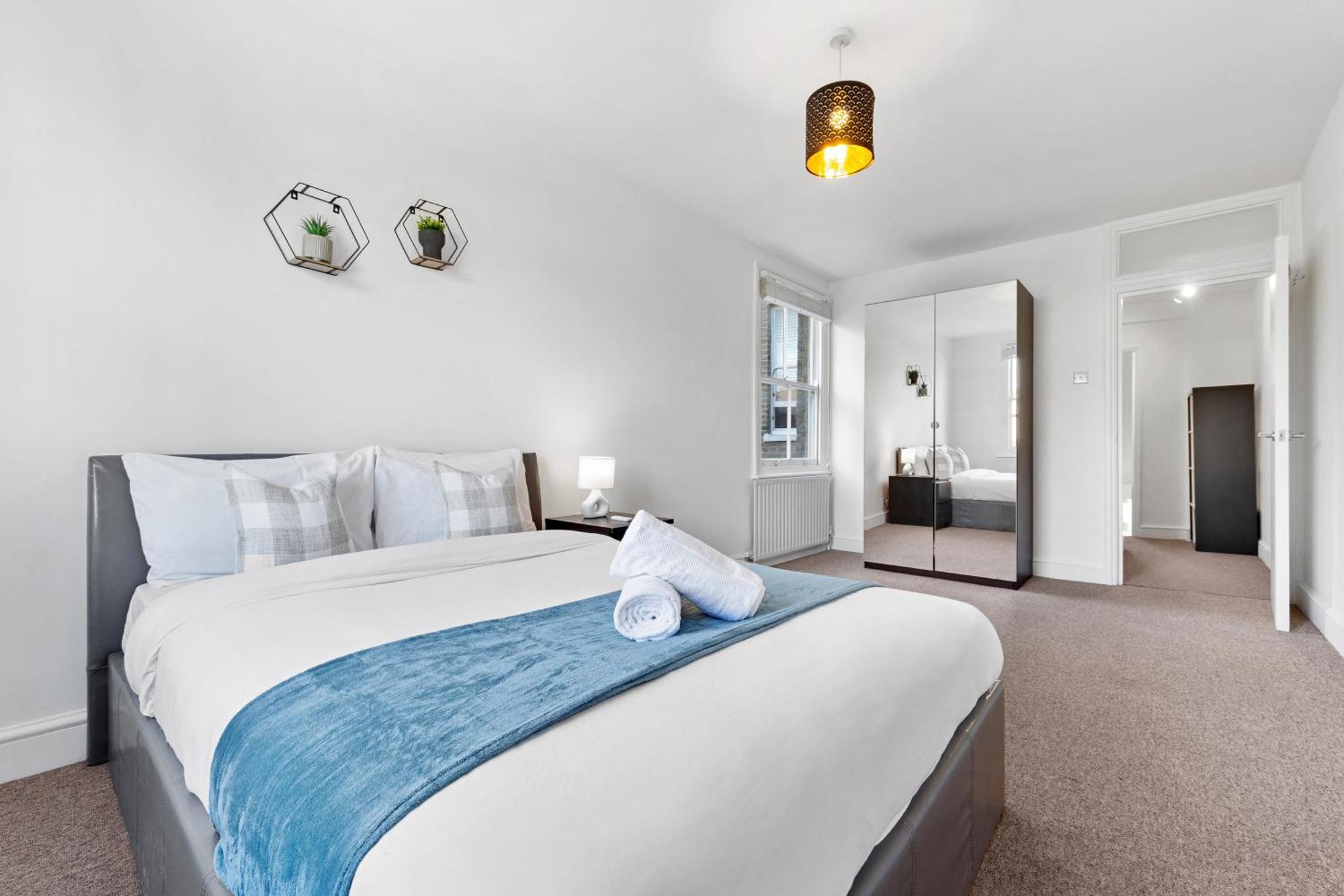 Luxury 4 Bedroom Flat With Stunning Shard View From Terrace In Central London! Next To Station, Sleeps 9 Buitenkant foto