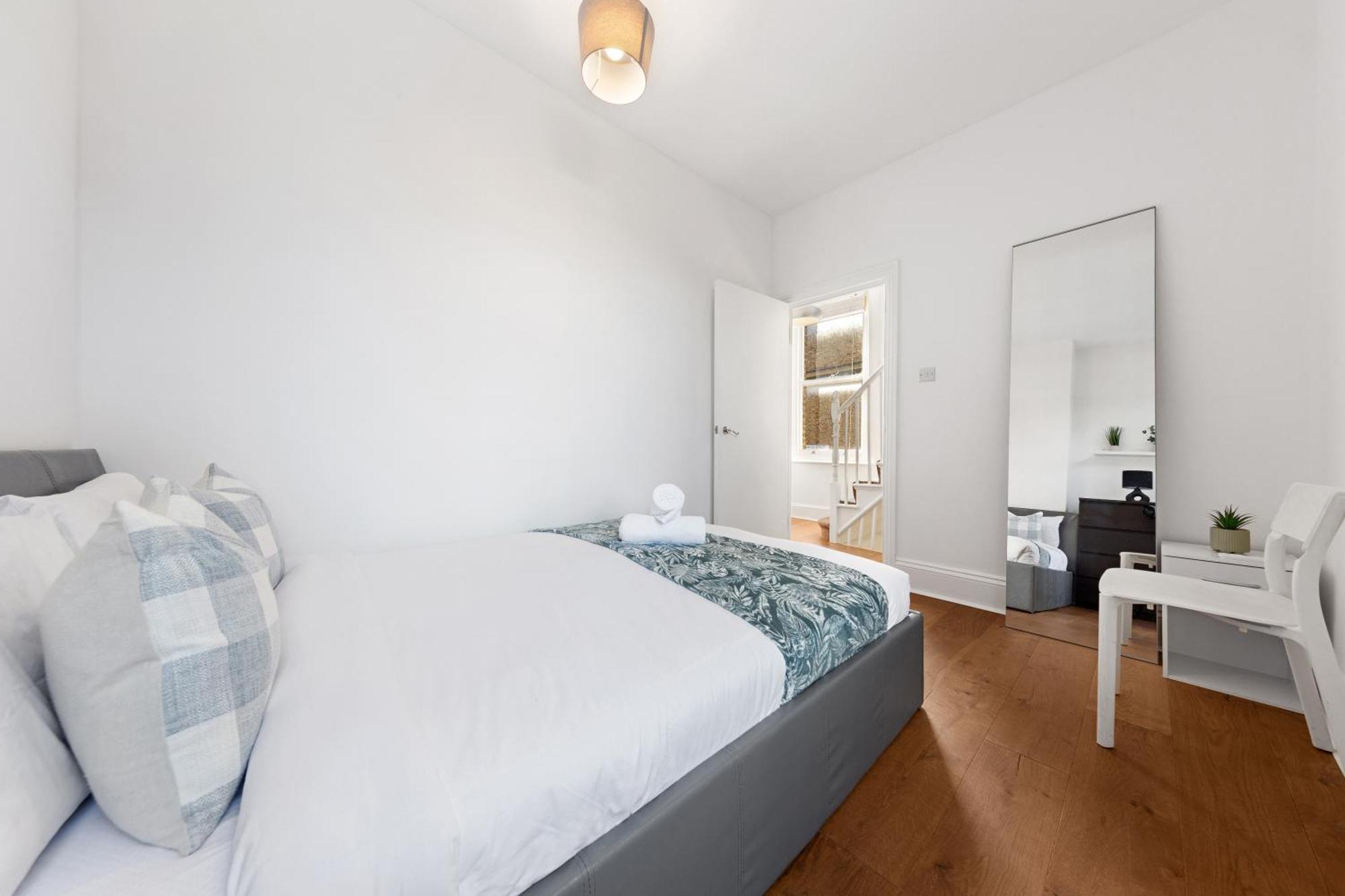 Luxury 4 Bedroom Flat With Stunning Shard View From Terrace In Central London! Next To Station, Sleeps 9 Buitenkant foto