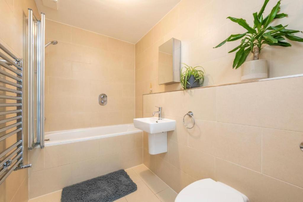 Luxury 4 Bedroom Flat With Stunning Shard View From Terrace In Central London! Next To Station, Sleeps 9 Kamer foto